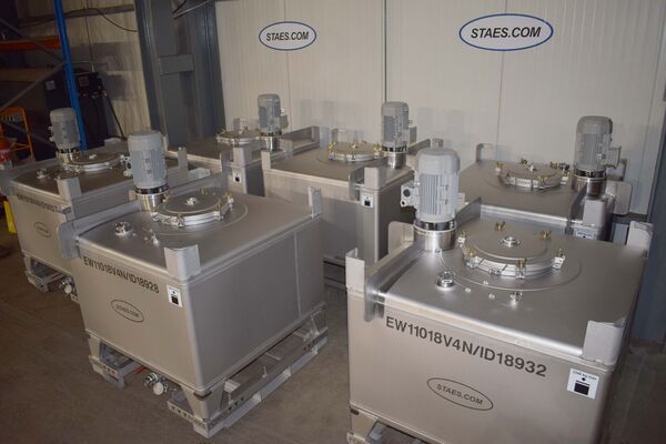 6 x new stainless steel AISI304L IBC containers fitted with an agitator