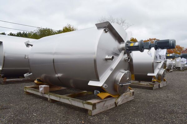 2 x New vertical stainless steel AISI 304L mixing tanks of 5,200L with conical bottom.