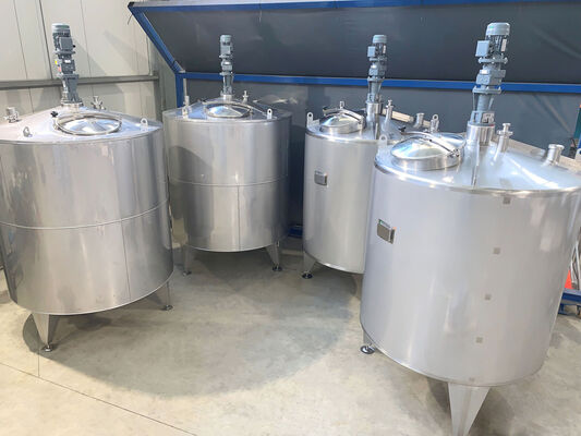 2 x New 3.300L Stainless Steel Single skin vertical mixing tanks in AISI316 + 2 x New stainless steel insulated vertical mixing tanks of 3,300L in AISI316 equipped with a heat exchanger