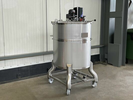 1 x Nieuwe roestvrijstalen verticale mengtank van 650L  in AISI316L