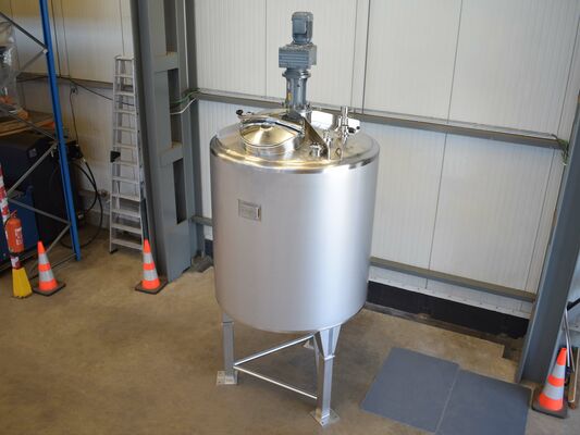 1 x New 2500L stainless-steel AISI316L vertical mixing tank.