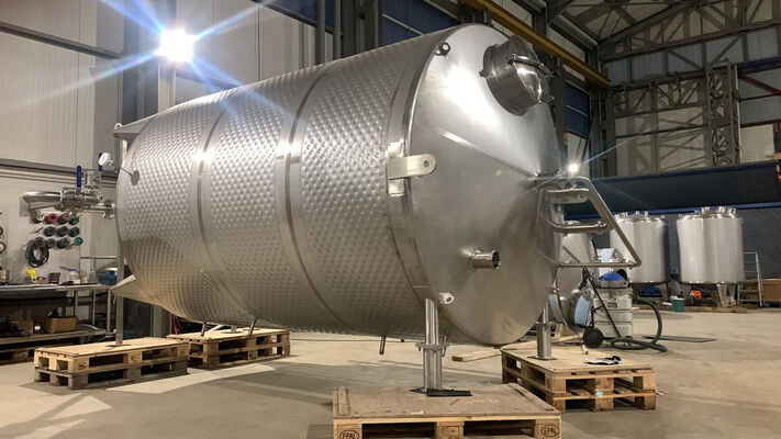 1 x New 15.300L stainless-steel AISI316L vertical storage tank.