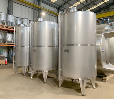 3 x Brand new 5.200L stainless-steel AISI316L vertical mixing tanks.