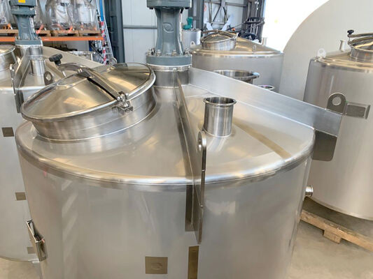 2 x Nieuwe roestvrijstalen verticale mengtank van 2.500L in AISI316L