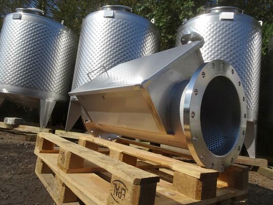 1 x stainless-steel second hand vertical mixing tank of 40.000L in stainless-steel AISI 304L