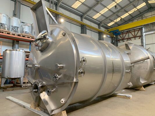 1 x New 10.300L stainless-steel AISI316L vertical mixing tank.