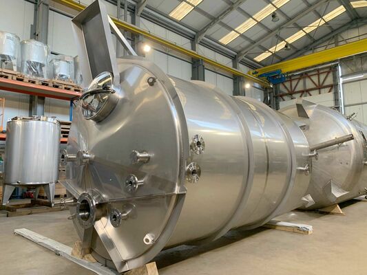 1 x New 10.300L stainless-steel AISI316L vertical mixing tank.