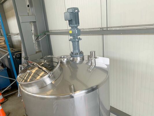 1 x Nieuwe roestvrijstalen verticale mengtank van 2.000L in AISI316L