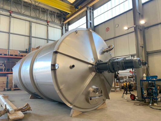 1 x New 26.000L stainless-steel AISI316L vertical mixing tank.