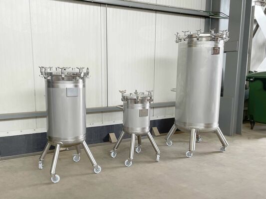 1 x Nieuwe roestvrijstalen verticale druktank van 50L in AISI316L 1 x Nieuwe roestvrijstalen verticale druktank van 150L in AISI316L 1 x Nieuwe roestvrijstalen verticale druktank van 500L in AISI316L