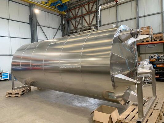 2 x Nieuwe roestvrijstalen verticale opslagtanks van 26.000L in AISI304L