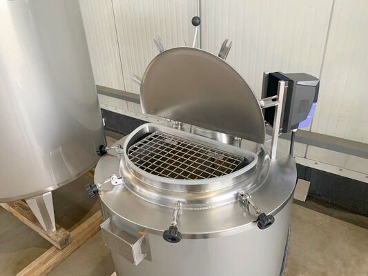1 x Nieuwe roestvrijstalen verticale mengtank van 1.330L in AISI316L 1 x Nieuwe roestvrijstalen verticale mengtank van 200L in AISI316L