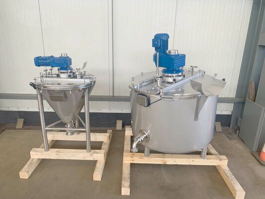 1 x cuve de mélange neuve verticale de 500L en acier inoxydable AISI304L. 1 x cuve de mélange neuve verticale de 60L en acier inoxydable AISI304L.