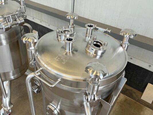 3 x Brand new 75L stainless-steel AISI316L vertical pressure tanks.