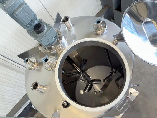 2 x Neuer vertikaler 1.500L Edelstahl-Mischbehälter aus AISI316L