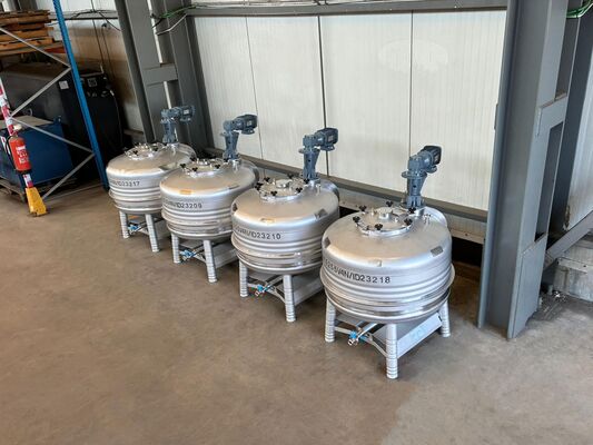 4 x New 850L stainless-steel AISI304L vertical mixing tanks.