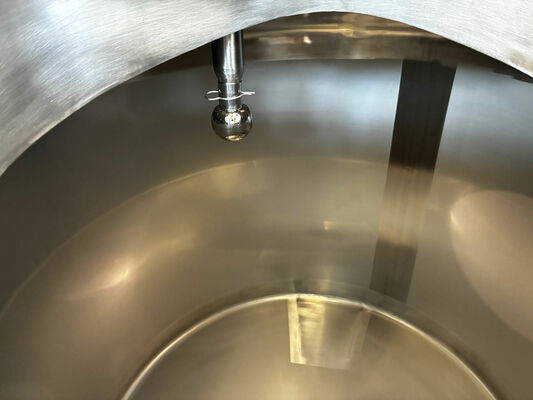 1 x New 300 L vertical stainless steel storage tank in AISI 316L. 1 x New 600 L vertical stainless steel storage tank in AISI 316L.