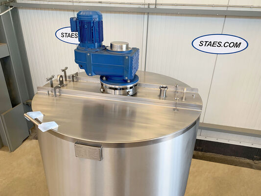 1 x New Stainless Steel AISI 316L vertical mixing tanks of 1,760L.