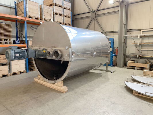 6 x 10,000L stainless steel AISI316L mixing tanks equipped with a heat exchanger and insulation