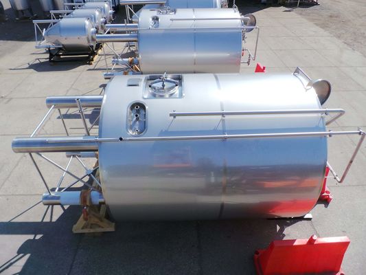 2 x 11,7m³; AISI304; CCT bier fermentatie tanks; 3,3 bar PED CE TüV; 10% Rx & 2 x 10,4m³: AISI304 BBT helder bier tanks; 3,3 bar PED CE TüV; 10% Rx