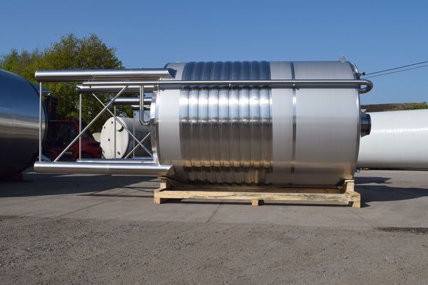 OR170047: 2 x 15.300L AISI304L roestvrijstalen mengtank met warmtewisselaar
