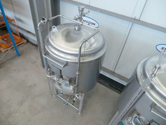 2 x 1.390L roestvrijstalen AISI304 CCT bier fermentatie tanks met een werkdruk van 3 bar