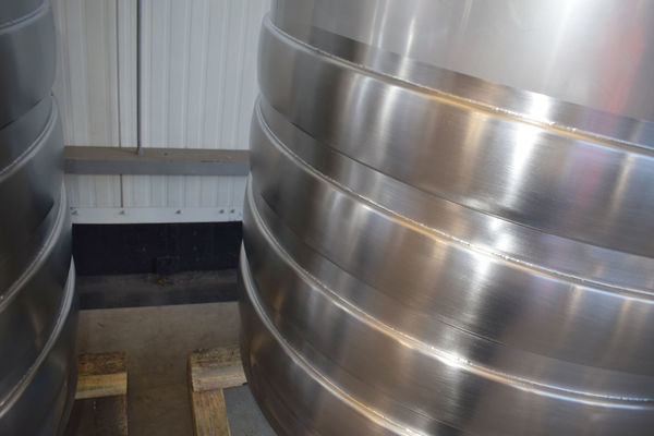 OR171300: 2 x 1.000L AISI316L Roestvrijstalen mengtanks voorzien van warmtewisselaar en een propellor roerwerk