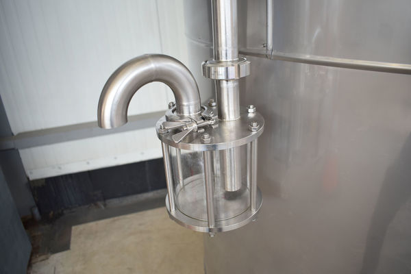 OR171089: 2 x 2000L AISI316L roestvrijstalen bier fermentatie tanks voorzien van een warmtewisselaar, isolatie en een waterlot
