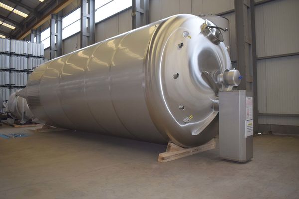 OR171219 - 1 x AISI304L Roestvrijstalen mengtank met een inhoud van 40.000L