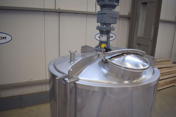 1 x New vertical mixing tanks in AISI 316 stainless steel of 1330L with electrical heating