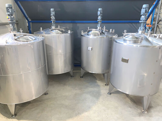 2 x New 3.300L Stainless Steel Single skin vertical mixing tanks in AISI316 + 2 x New stainless steel insulated vertical mixing tanks of 3,300L in AISI316 equipped with a heat exchanger