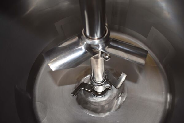 1 x New 100L Stainless Steel Vertical Mixing Tank in AISI316L.