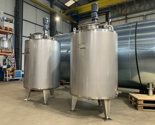 2 x Nieuwe roestvrijstalen verticale mengtank van 1.500L in AISI316L