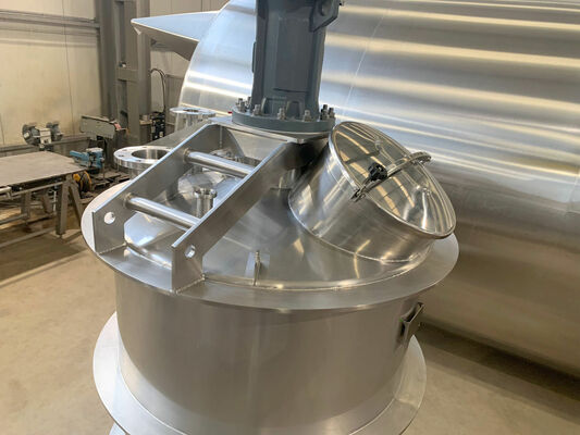 1 x Nieuwe roestvrijstalen verticale mengtank van 1.750L in AISI316L
