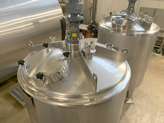 3 x Brand new 2.000L stainless-steel AISI316L vertical mixing tanks.