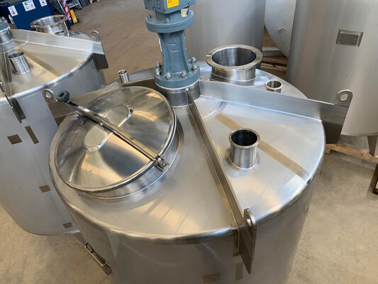 2 x New 2.500L stainless-steel AISI316L vertical mixing tanks.