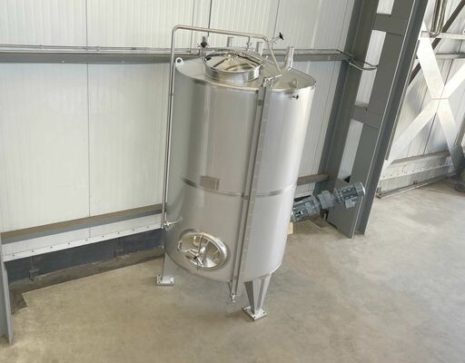 1 x Nieuwe roestvrijstalen verticale mengtank van 3.200L in AISI316L
