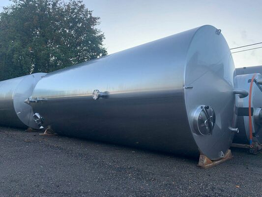 2 x Nieuwe roestvrijstalen verticale opslagtanks van 50.000L in AISI316L