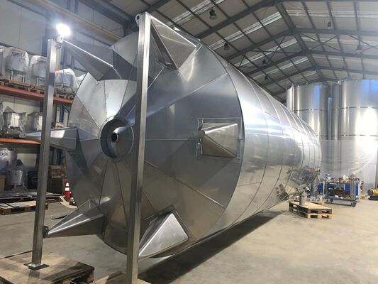 1 x Nieuwe roestvrijstalen verticale opslagtank van 50.000L in AISI304