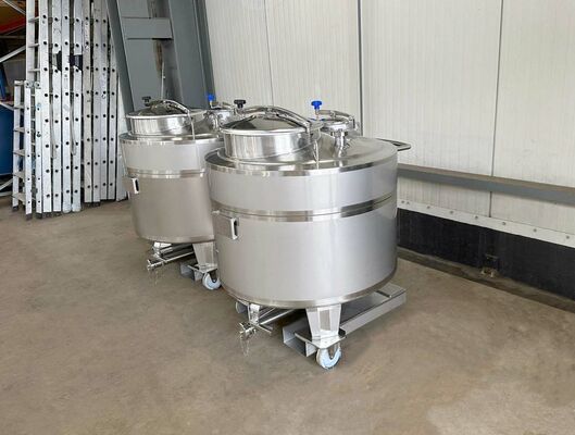 2 x Nieuwe roestvrijstalen verticale opslagtanks van 400L in AISI316L