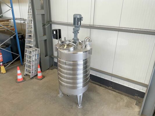2 x Nieuwe roestvrijstalen verticale mengtanks van 1.500L in AISI316L