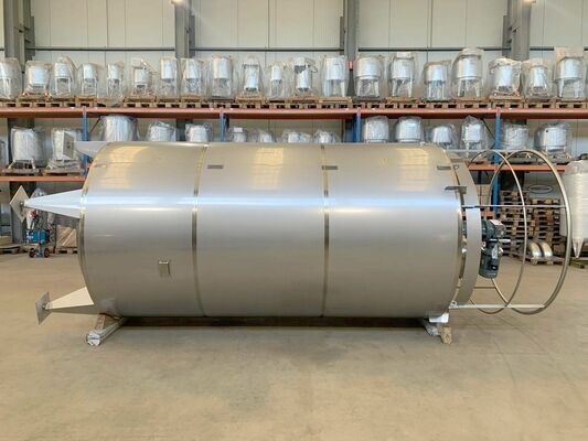 1 x Nieuwe roestvrijstalen verticale mengtank van 20.300L in AISI304L