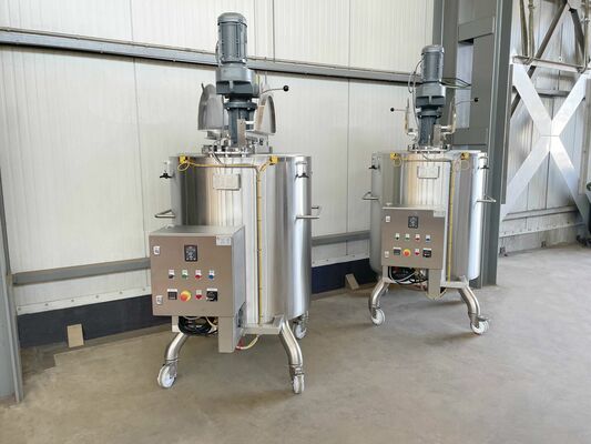 2 x Nieuwe roestvrijstalen verticale mengtanks van 750L in AISI316L