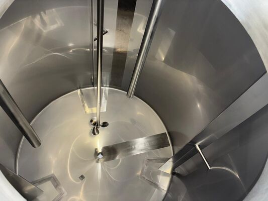 1 x Neuer vertikaler 2.000L Edelstahl-Mischbehälter aus AISI316L  1 x Neuer vertikaler 500L Edelstahl-Mischbehälter aus AISI316L