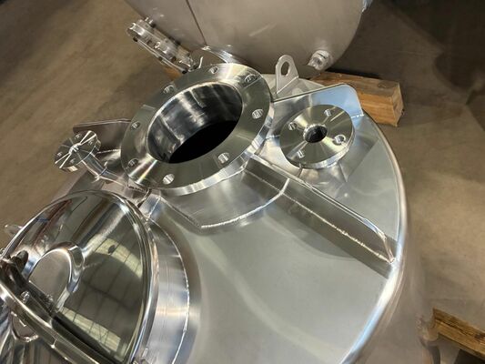 1 x Nouvelle cuve de mélange verticale 780 L en acier inoxydable AISI 316L.