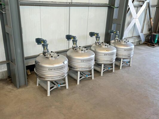 4 x Neuer vertikaler 850L Edelstahl-Mischbehälter aus AISI304L