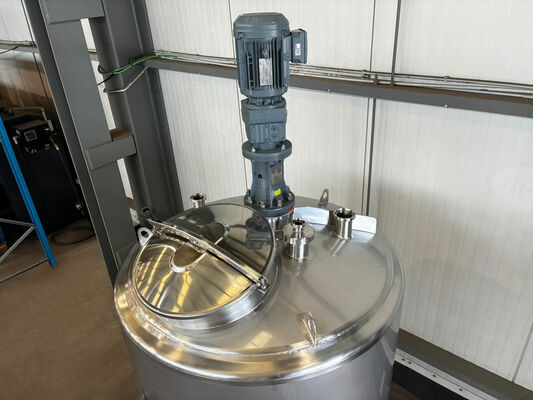 1 x Nouvelle cuve de mélange verticale isolée de 1.500 L en acier inoxydable AISI 316L