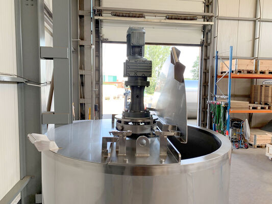 1 x New Stainless Steel AISI 316L Vertical Mixing Tanks of 2.000L.