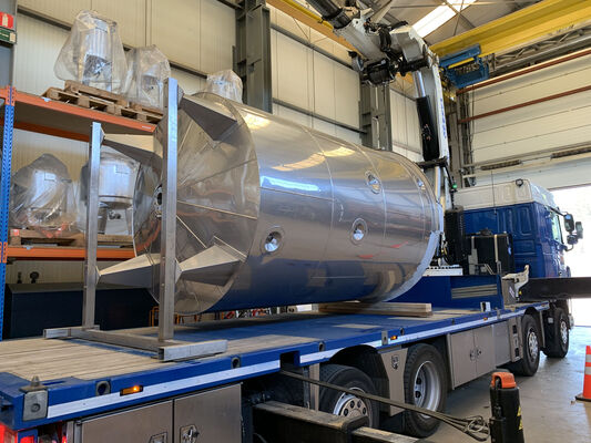 6 x 10,000L stainless steel AISI316L mixing tanks equipped with a heat exchanger and insulation