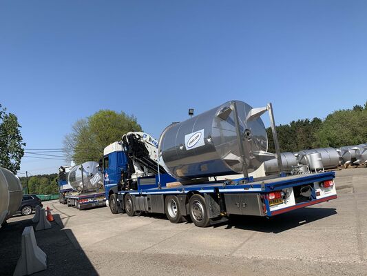 6 x 10.000L roestvrijstalen AISI316L mengtanks voorzien van een warmtewisselaar en isolatie